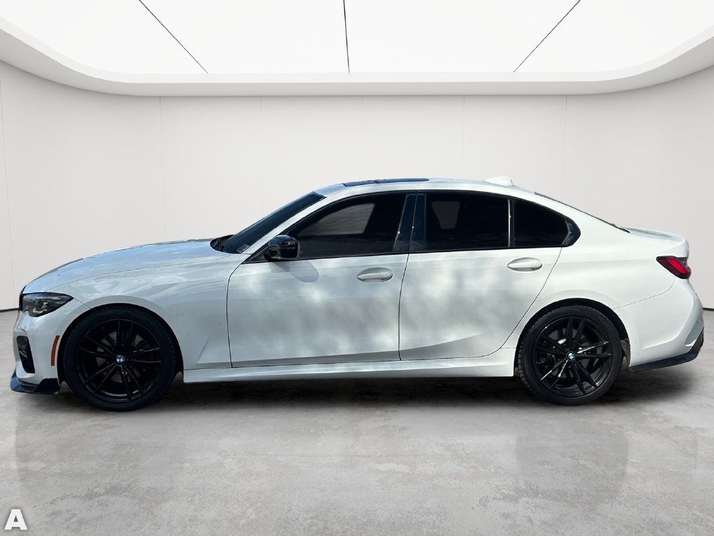 Used 2022 BMW 330i Sedan w/ M Sport Package RWD image 3