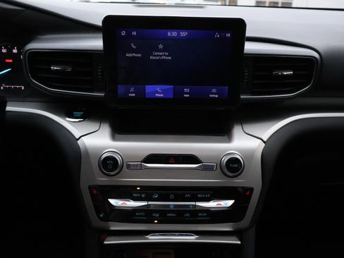 Used 2022 Ford Explorer XLT w/ Equipment Group 202A image 26