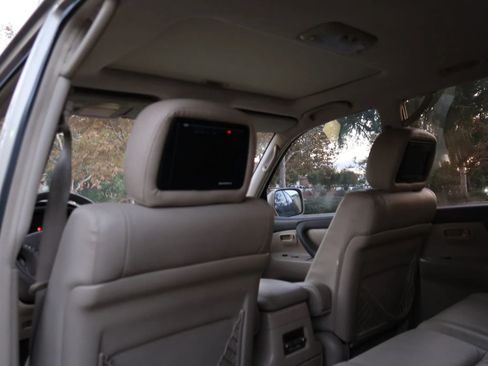 Used 2003 Toyota Land Cruiser image 18