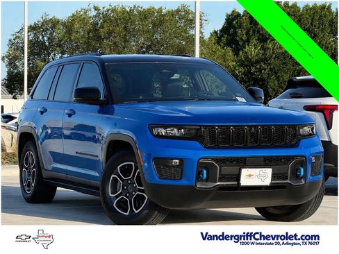 Used 2022 Jeep Grand Cherokee Trailhawk w/ Advanced Protech Group II AWD/4WD image 2