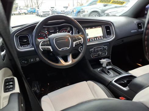 Used 2017 Dodge Charger SXT w/ Premium Group image 11
