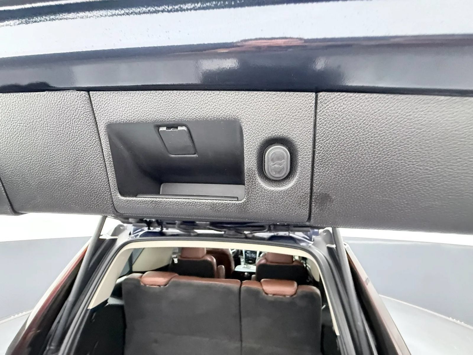 Used 2018 Cadillac Escalade Premium Luxury AWD/4WD image 25