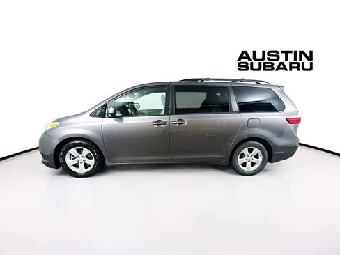 Used 2015 Toyota Sienna LE image 4