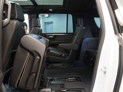 New 2026 Chevrolet Suburban Premier w/ Sun And Tow Package AWD/4WD image 31