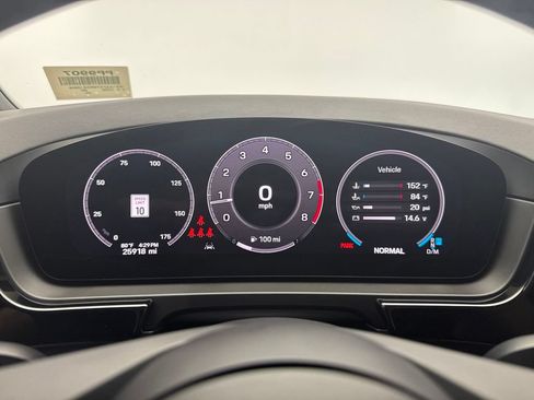 Certified 2024 Porsche Cayenne AWD/4WD image 16