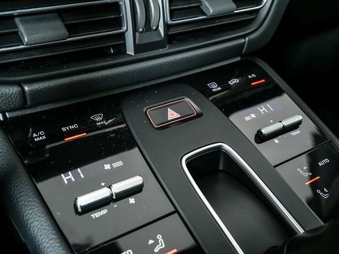 New 2026 Porsche Macan image 18