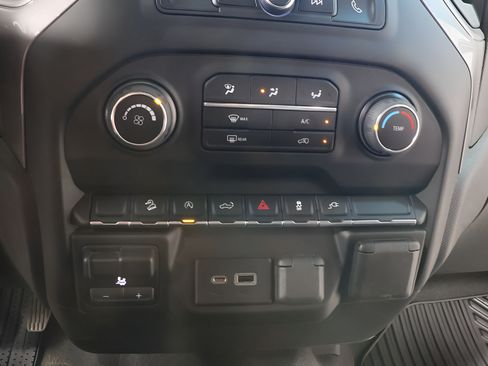Used 2022 Chevrolet Silverado 1500 Custom Trail Boss w/ Safety Confidence Package AWD/4WD image 9