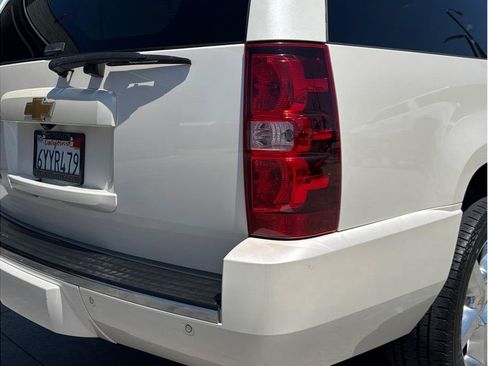 Used 2013 Chevrolet Suburban LTZ RWD image 12