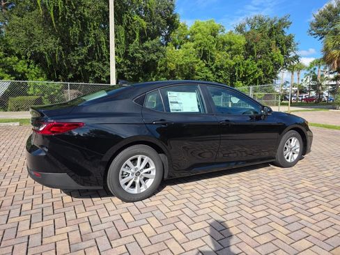 Used 2026 Toyota Camry LE w/ Convenience Package FWD image 11