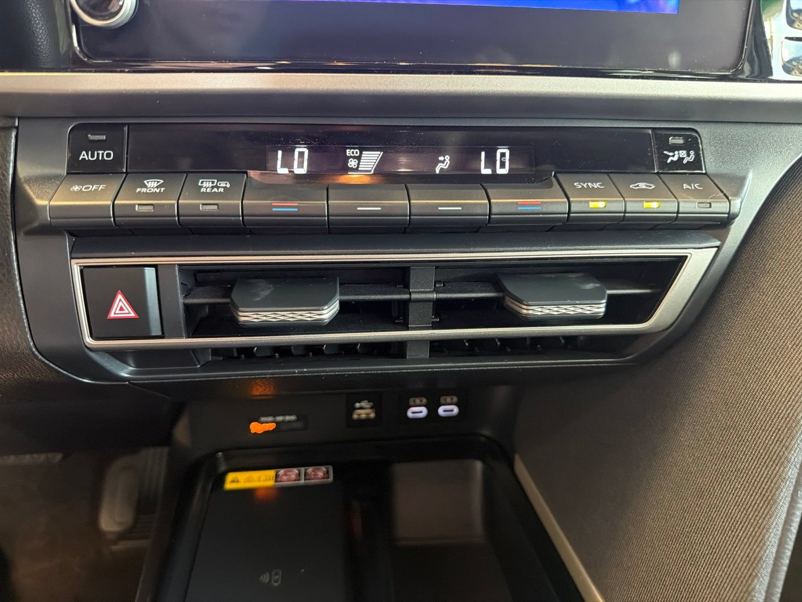 Used 2025 Toyota Camry LE FWD image 22