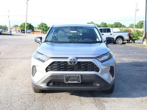 Used 2022 Toyota RAV4 LE AWD/4WD image 4