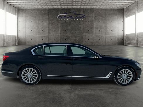 Used 2018 BMW 740i xDrive image 2