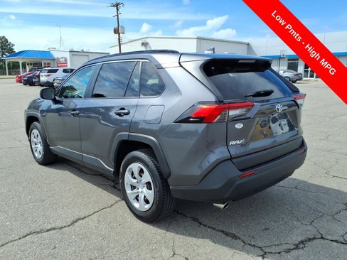 Used 2020 Toyota RAV4 LE FWD image 3