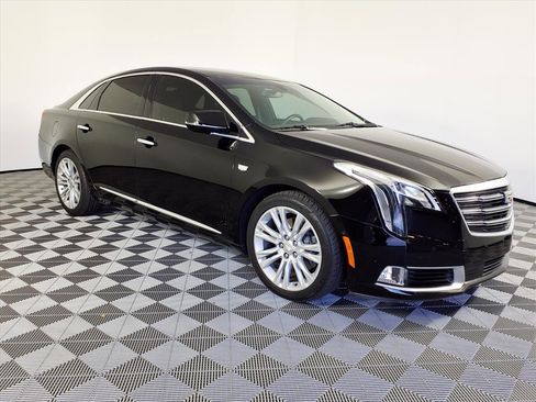 Used 2019 Cadillac XTS Luxury image 3
