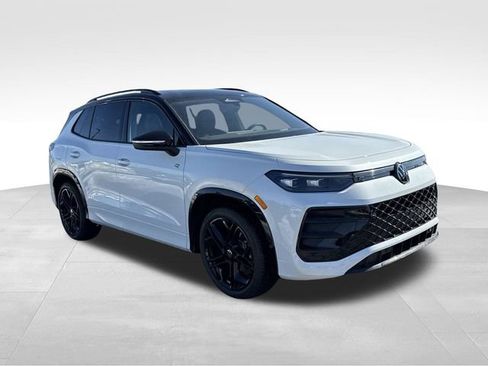 New 2026 Volkswagen Tiguan SE R-Line FWD image 7