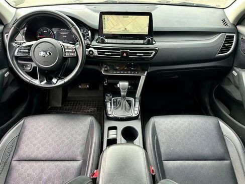 Used 2021 Kia Seltos SX w/ SX Sunroof Package image 17