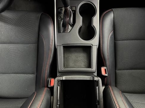 Used 2016 Toyota Camry LE image 23