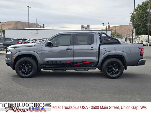 Used 2023 Nissan Frontier SV w/ Midnight Edition Package image 2