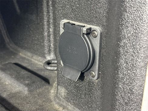 Used 2024 GMC Sierra 1500 SLT w/ SLT Premium Plus Package image 43