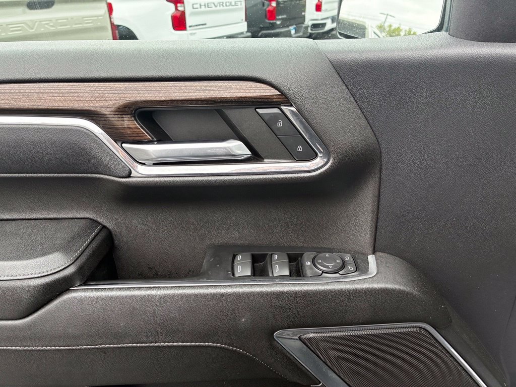 Used 2024 Chevrolet Silverado 1500 LT AWD/4WD image 6