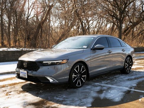 Used 2025 Honda Accord Touring image 5