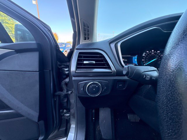 Used 2020 Ford Fusion SEL FWD image 12