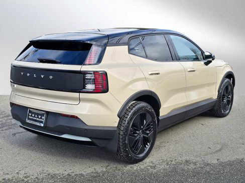 New 2026 Volvo EX30 Cross Country Ultra image 3