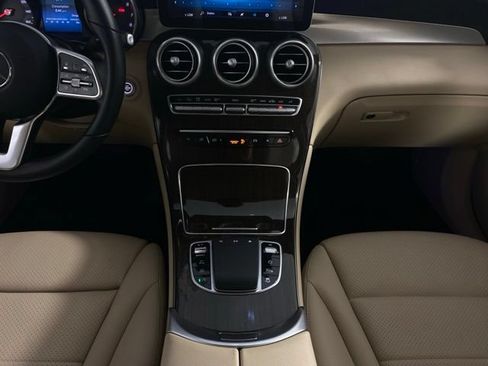 Used 2021 Mercedes-Benz GLC 300 image 21