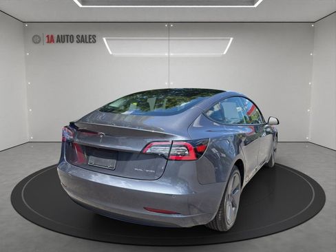 Used 2022 Tesla Model 3 Long Range AWD/4WD image 5
