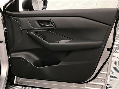 New 2025 Nissan Rogue S image 33