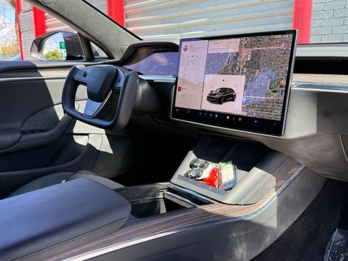 Used 2022 Tesla Model S Base image 13