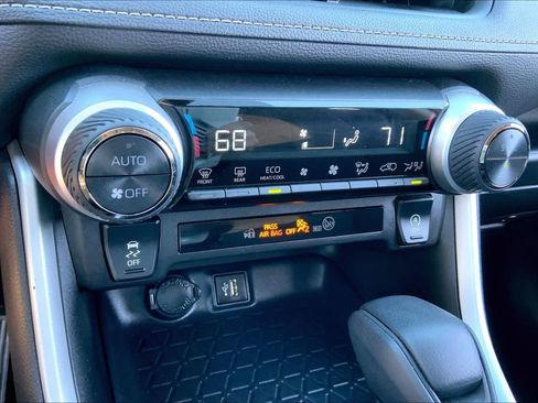 Used 2025 Toyota RAV4 XLE image 32