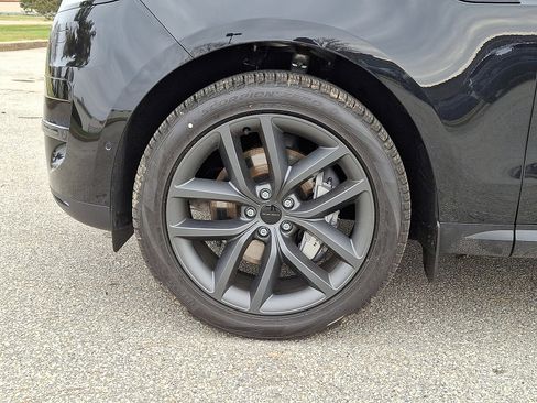 New 2026 Land Rover Range Rover Sport SE image 2