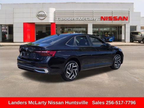 Used 2024 Volkswagen Jetta SEL FWD image 3