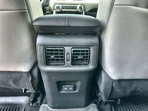 Used 2022 Toyota RAV4 Limited AWD/4WD image 22