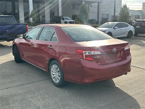 Used 2014 Toyota Camry LE image 7