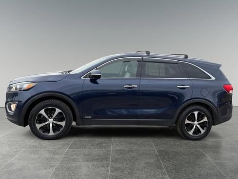 Used 2017 Kia Sorento EX image 2