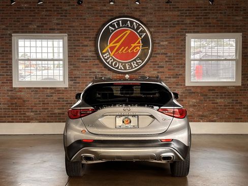 Used 2018 INFINITI QX30 Premium w/ Technology Package image 34