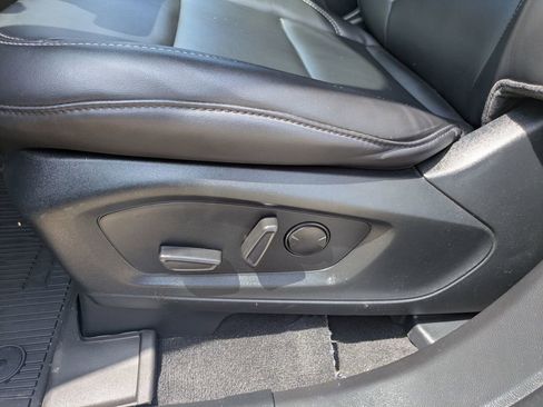 Used 2023 Ford Explorer XLT w/ Equipment Group 202A image 8