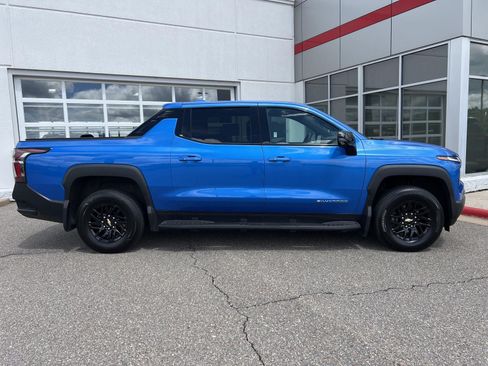 Used 2025 Chevrolet Silverado EV LT AWD/4WD image 10