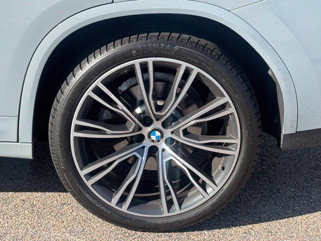 Used 2022 BMW X4 xDrive30i w/ M Sport Package AWD/4WD image 6
