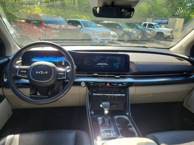 Used 2024 Kia Carnival FWD image 8