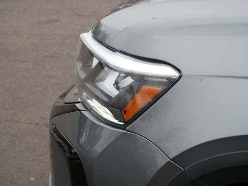 Certified 2024 Volkswagen Taos SE image 16