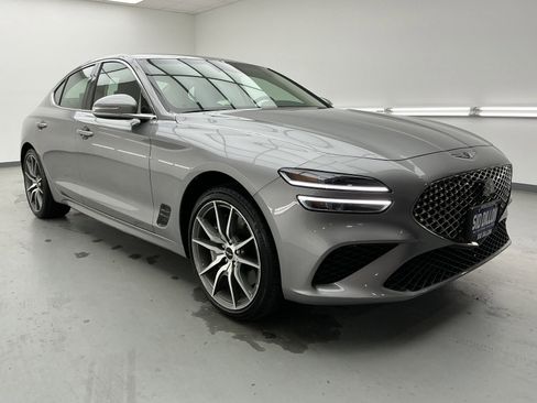 Used 2025 Genesis G70 2.5T image 3