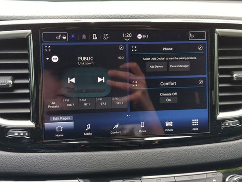 Used 2024 Chrysler Pacifica Touring-L FWD image 18