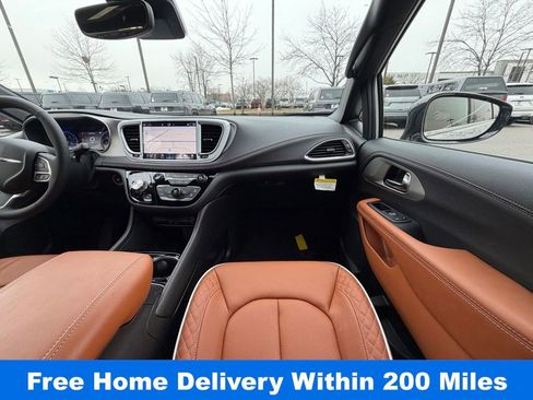 New 2026 Chrysler Pacifica Pinnacle image 14