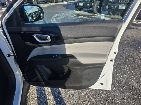 Certified 2024 Jeep Compass Limited image 10