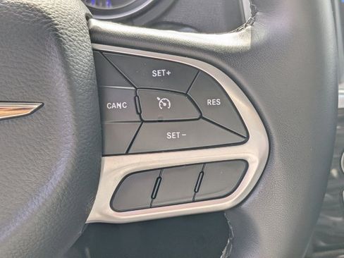 Used 2019 Chrysler 300 Touring w/ Chrome Appearance Package image 23