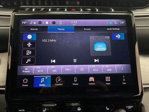 Used 2024 Jeep Grand Cherokee L Limited w/ Black Appearance Package image 18