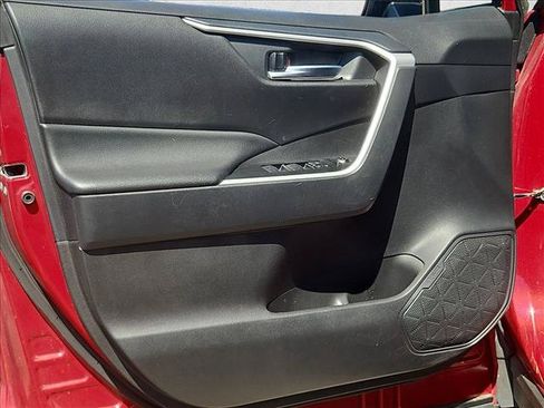 Used 2025 Toyota RAV4 XLE FWD image 10